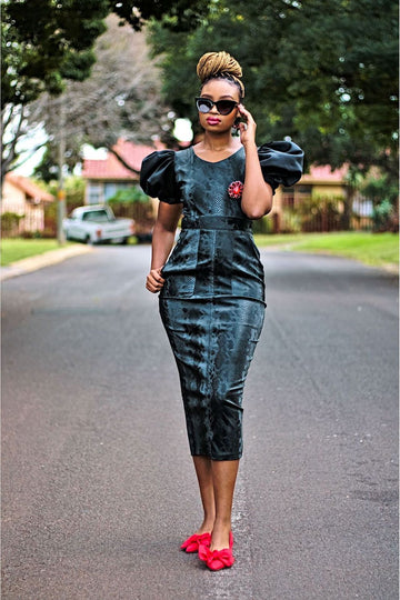 Translation missing: en.Nto The Dress